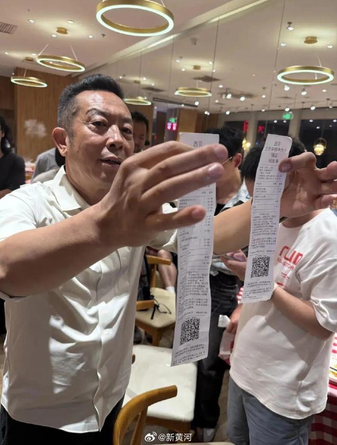 后一小时却说“恶心”明天起全国所有门店上线“罗永浩菜单”开元棋牌app西贝创始人：罗永浩方结账时攒了会员积分走(图3)